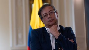Ordenan que Petro sea suspendido temporalmente de su cargo como presidente