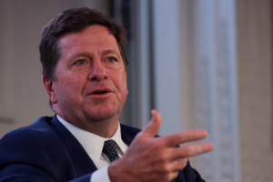 Trump nomina a Jay Clayton para dirigir la inteligencia nacional